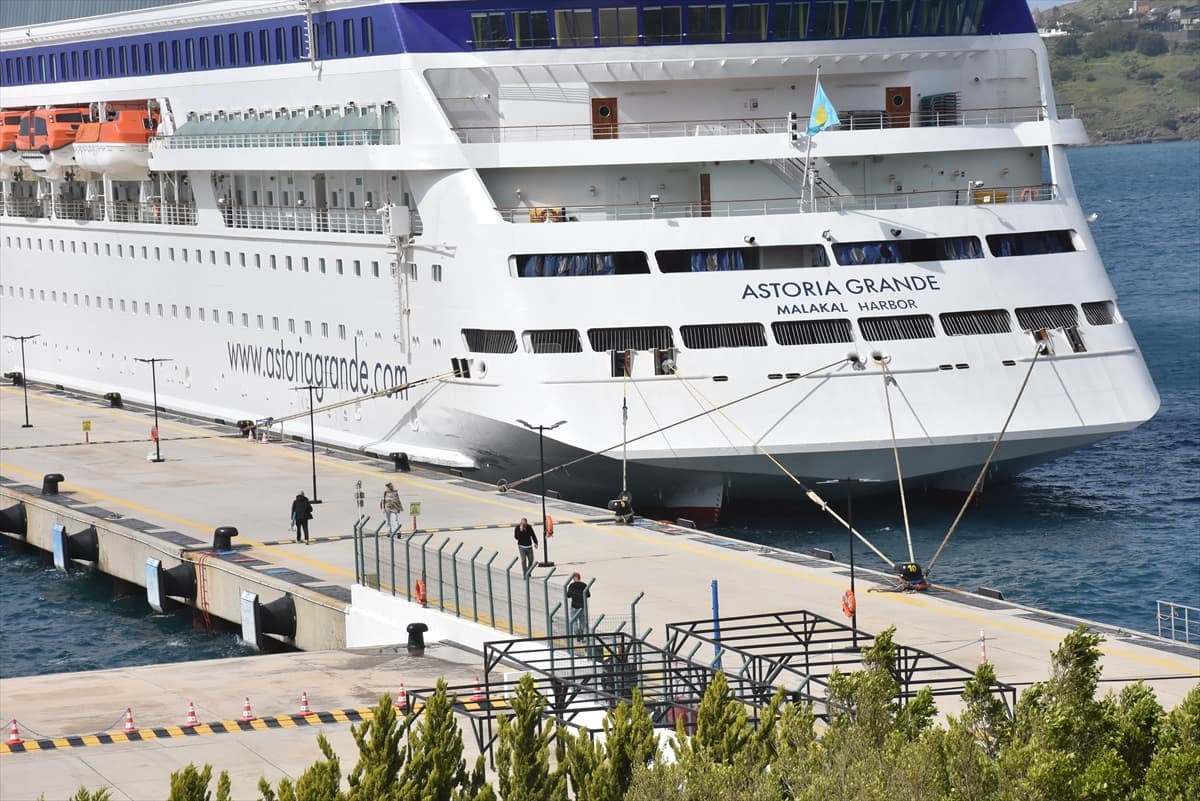 Bodrum’da sezon başladı: İlk gemiyle 909 yolcu geldi