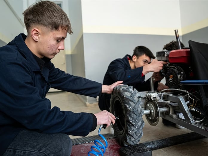 Ankara'da meslek liseliler çapa motorlu Gokart yaptı