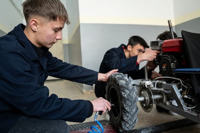 Ankara'da meslek liseliler çapa motorlu Gokart yaptı