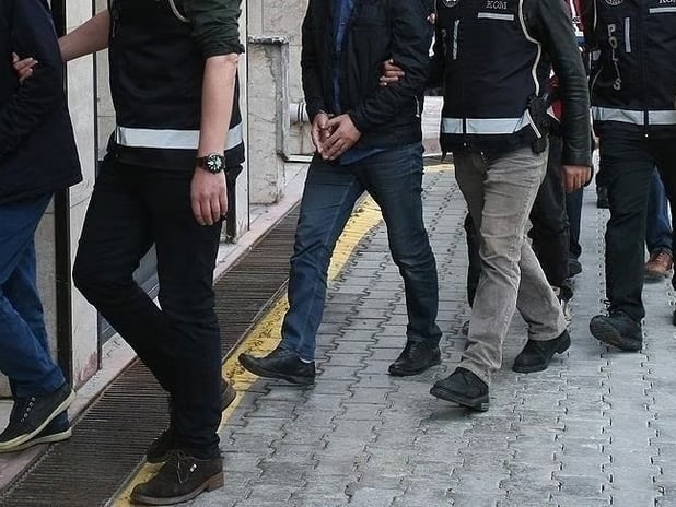 İstanbul merkezli FETÖ soruşturmasında 10'u aktif emniyet personeli 11 şüpheli tutuklandı