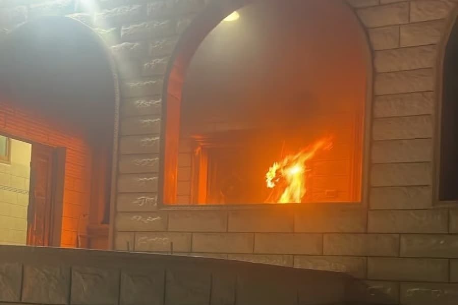 İsrailli yerleşimciler Batı Şeria'da bir camiyi ateşe yaktı