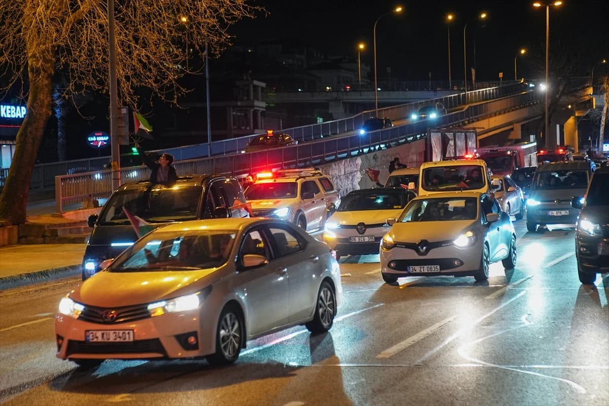 İstanbul'da İsrail'e karşı araç konvoyuyla Gazze ve idam yasası protestosu