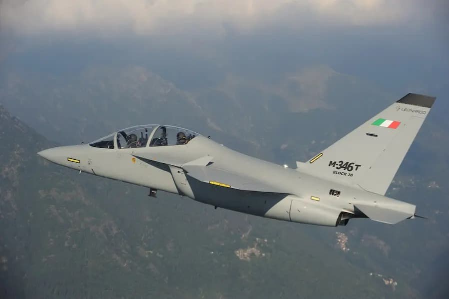 Kanada, 6 adet M-346 Block 20 eğitim uçağı sipariş etti