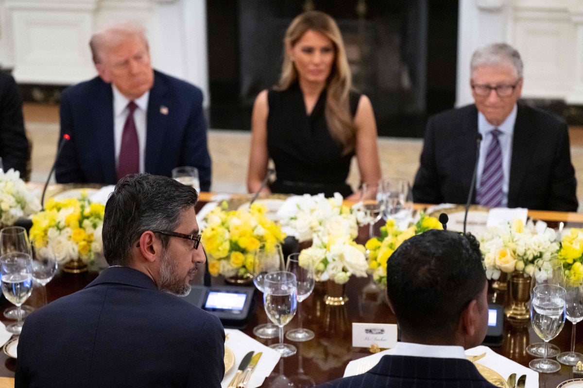 Donald Trump ile Bill Gates aynı masada - AFP
