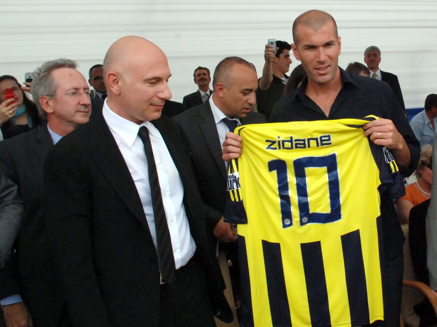 Fenerbahçe'de teknik direktörlük satrancı: Mourinho'nun tazminatı ve Zidane iddiaları