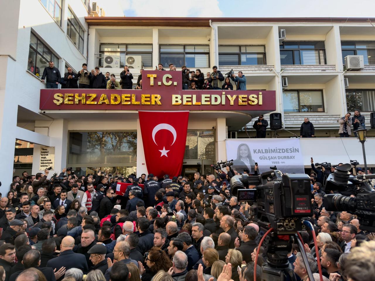 Şehzadeler Belediye Başkanı Gülşah Durbay son yolculuğuna uğurlandı 