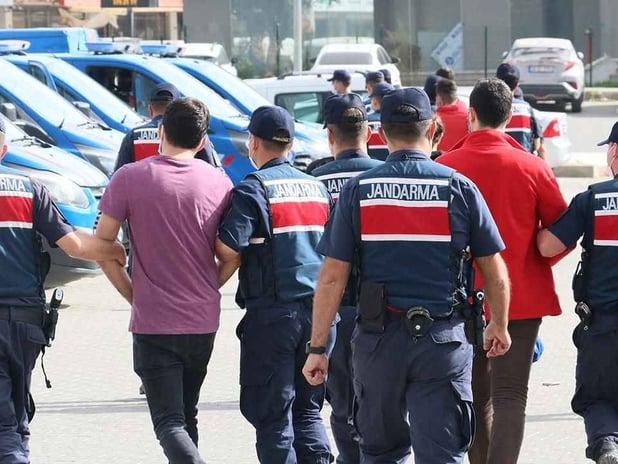 Jandarma 17 ilde dev operasyon 90 milyar TL'lik suç ağı çökertildi