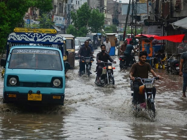 Pakistan'da muson yağmurları felaket getirdi: Ölü sayısı 72'ye çıktı