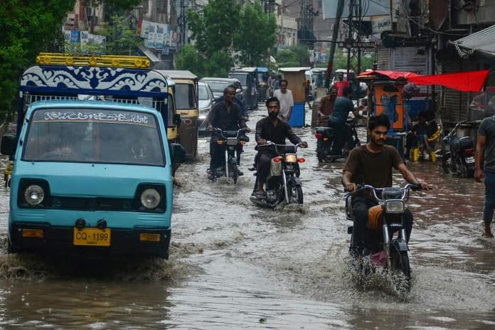 Pakistan'da muson yağmurları felaket getirdi: Ölü sayısı 72'ye çıktı
