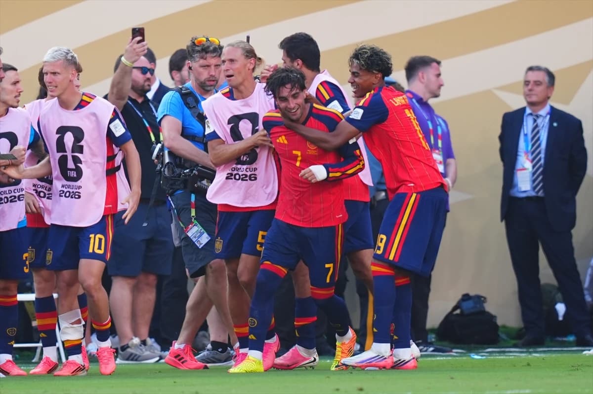 Ferran Torres ve Lamine Yamal - AA