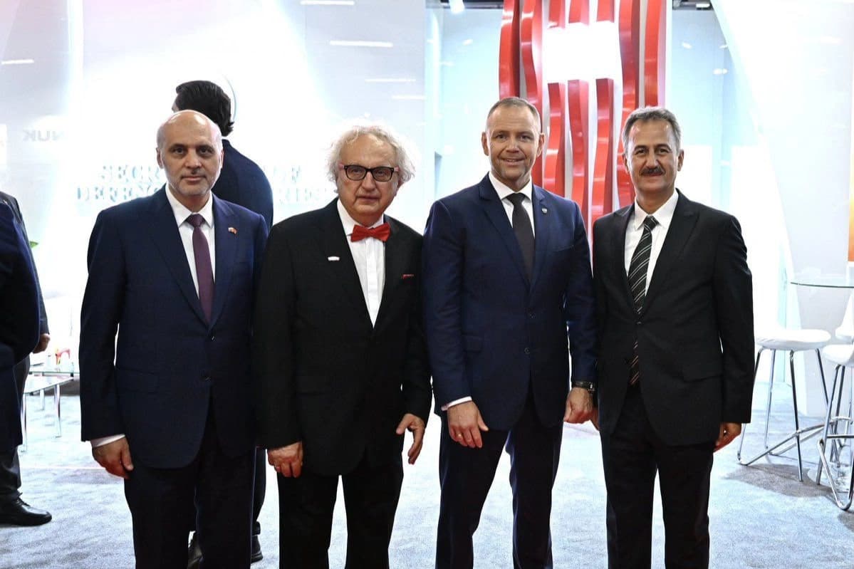 Polonya Cumhurbaşkanı Karol Nawrocki, MSPO 2026'da Türk stantlarını ziyaret etti