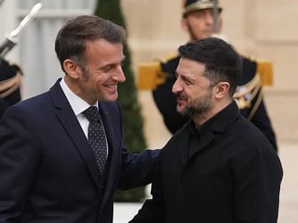 Zelensky Meets Macron in Paris as Allies Reassess U.S. Peace