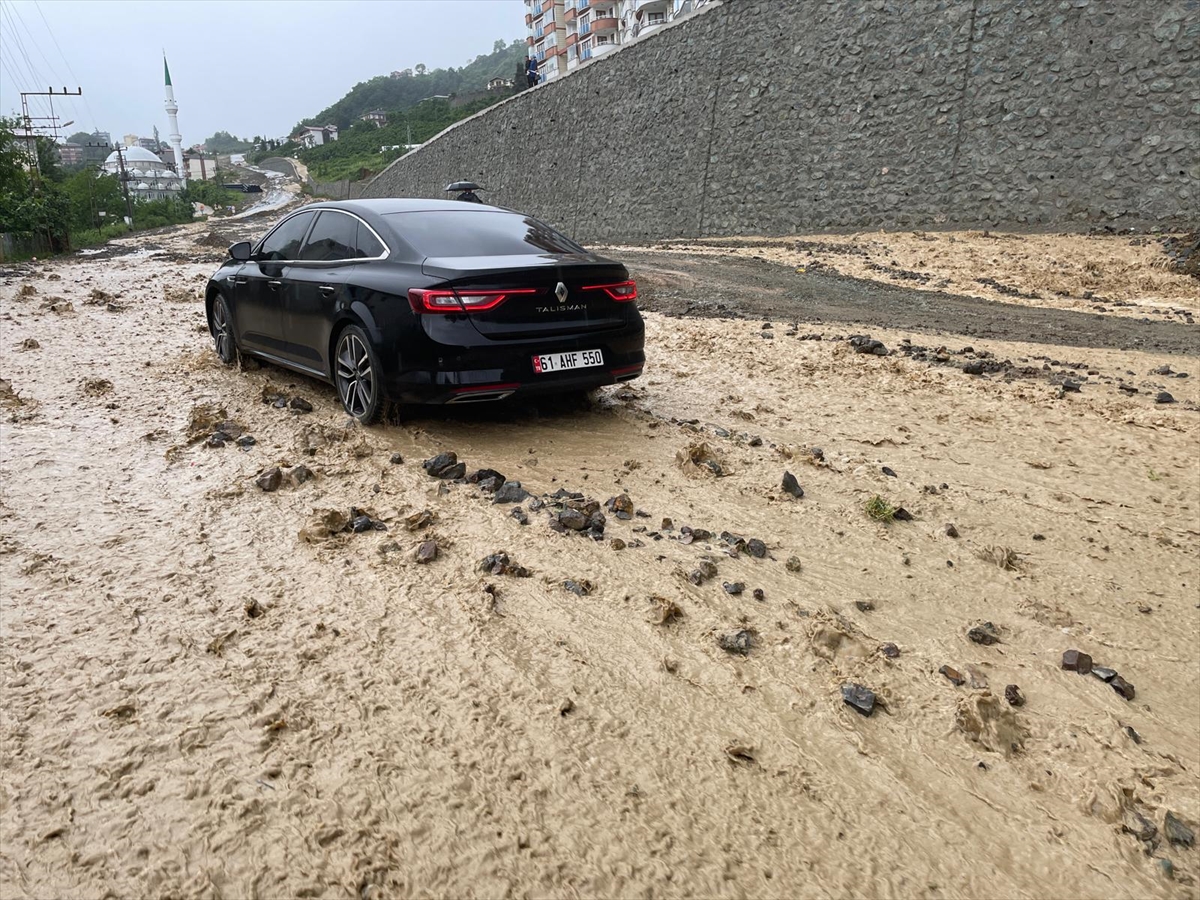 Ortahisar'da sağanak sel oldu!