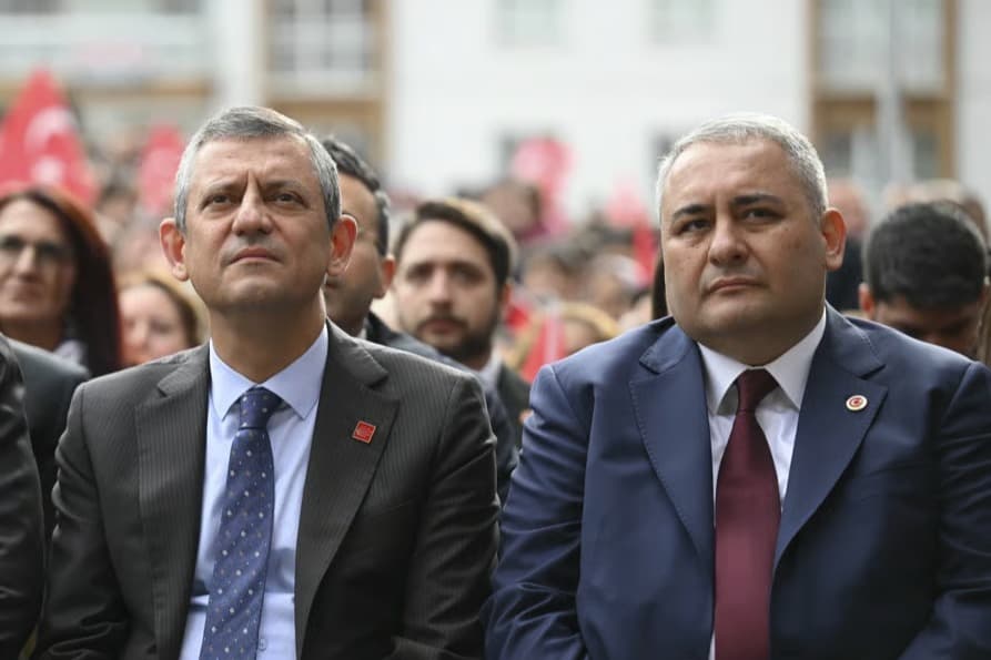 Mesut Özarslan ve Özgür Özel arasında küfür polemiği!