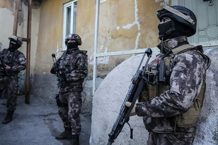 Jandarma’dan 15 ilde dev operasyon: Kumar ve dolandırıcılık şebekesine baskın