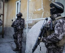 Jandarma’dan 15 ilde dev operasyon: Kumar ve dolandırıcılık şebekesine baskın