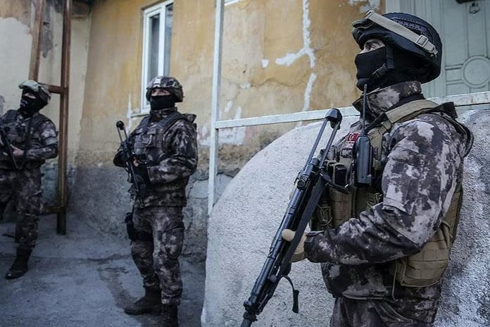 Jandarma’dan 15 ilde dev operasyon: Kumar ve dolandırıcılık şebekesine baskın