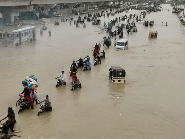 Pakistan’da sel felaketlerinde bilanço artıyor: 830 ölü