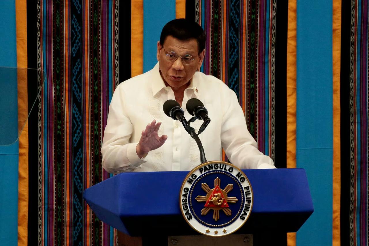 Duterte hakkında insanlığa karşı suç davası açıldı