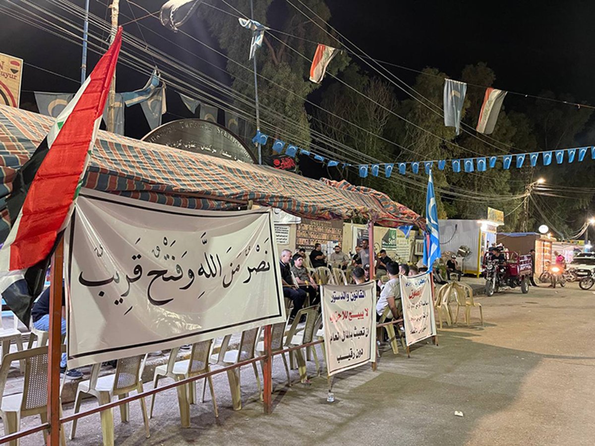 Protesto kapsamında birçok yere pankartlar asıldı - AA