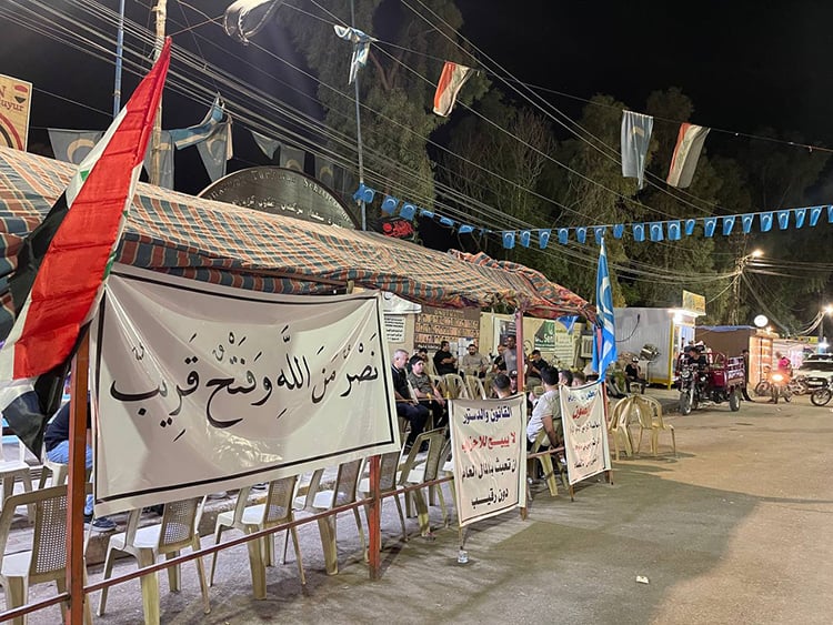 Protesto kapsamında birçok yere pankartlar asıldı - AA