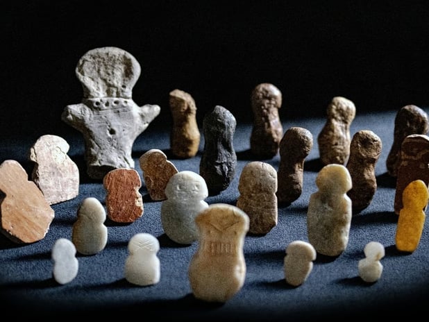 Tavşanlı Höyük'te 4 bin 500 yıllık idoller bulundu