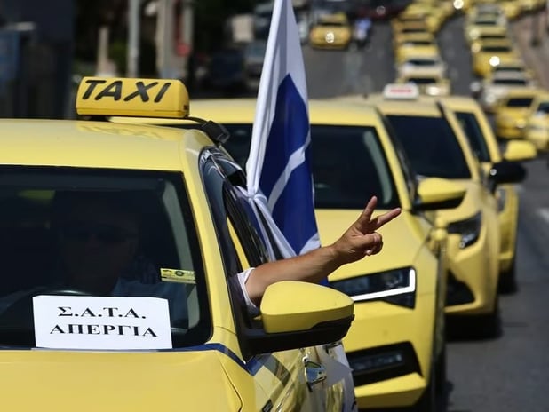 Atina'da taksiciler kontak kapattı: 3 günlük grev başladı
