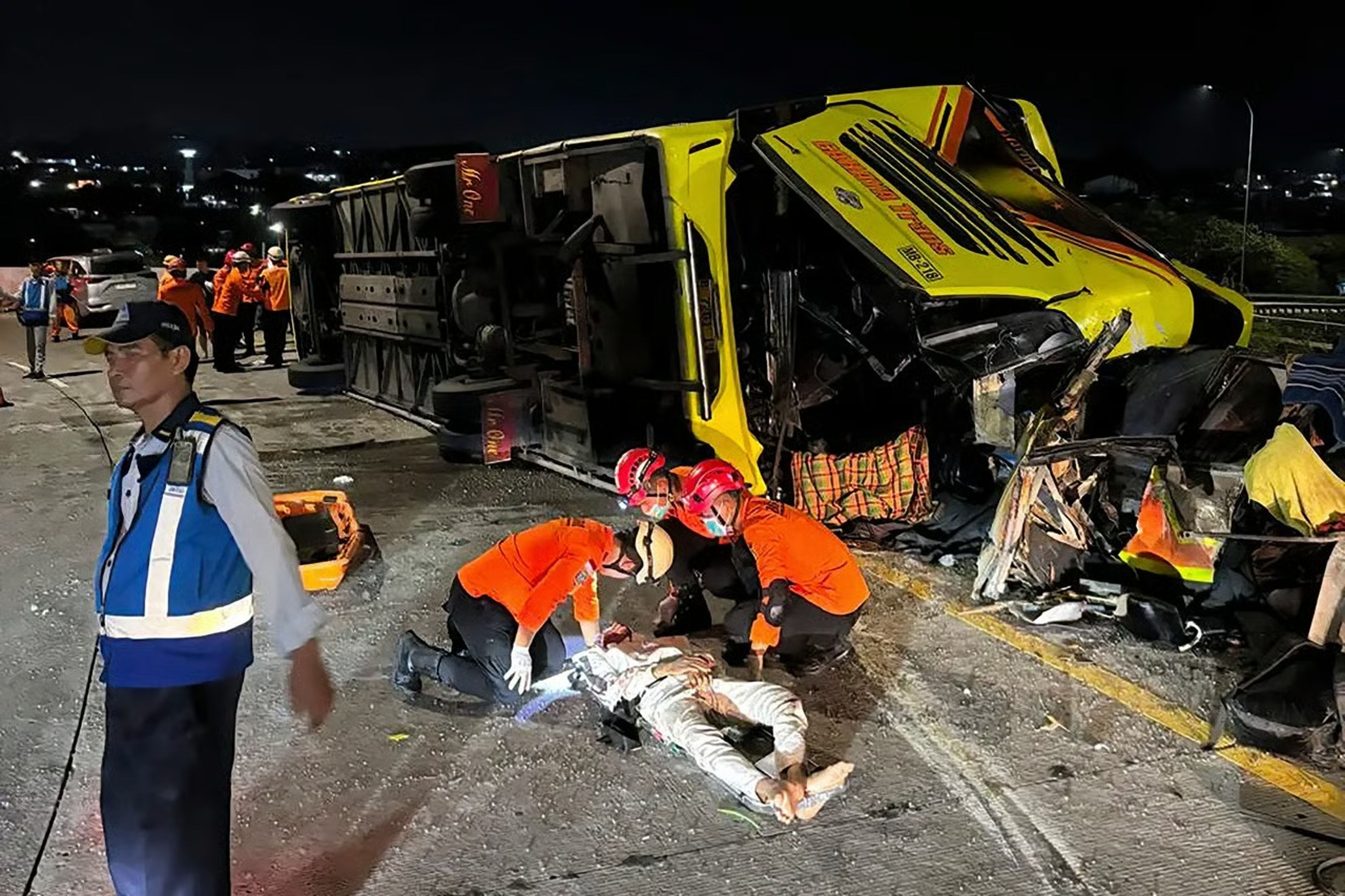 Endonezya'daki kazada çok sayıda kişi hayatını kaybetti
