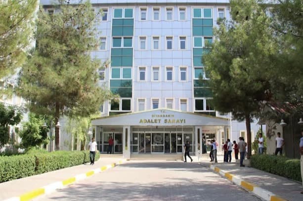 Diyarbakır Adliyesinde soygun! Kalaşnikof mermileri çalındı 