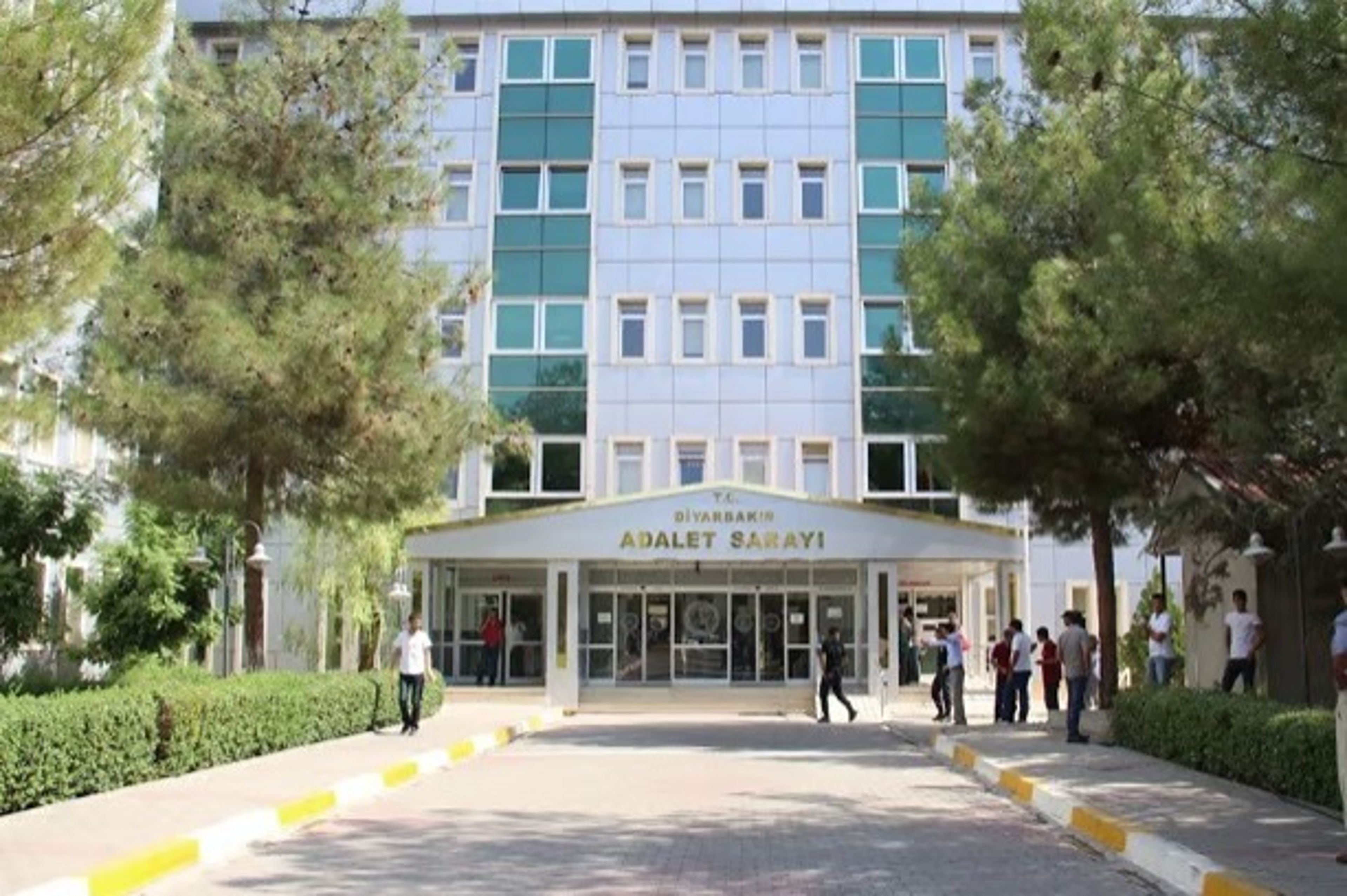 Diyarbakır Adliyesinde soygun! Kalaşnikof mermileri çalındı 