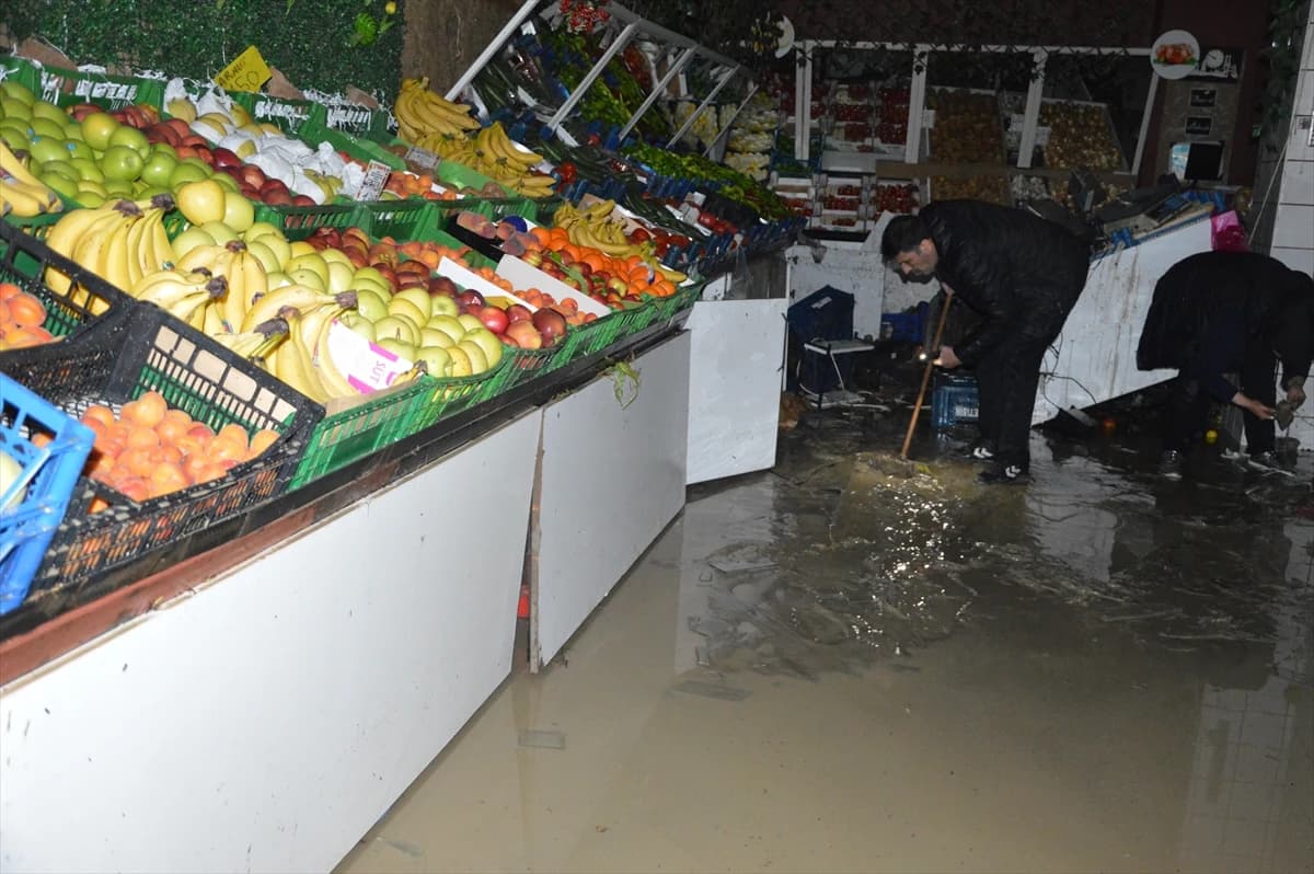 Samsun Havza'da sağanak felaketi: Dereler taştı, 12 kişi yaralandı
