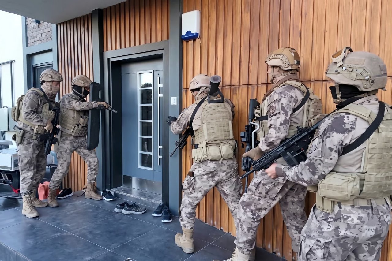 Kocaeli'de FETÖ operasyonu: 9 tutuklama