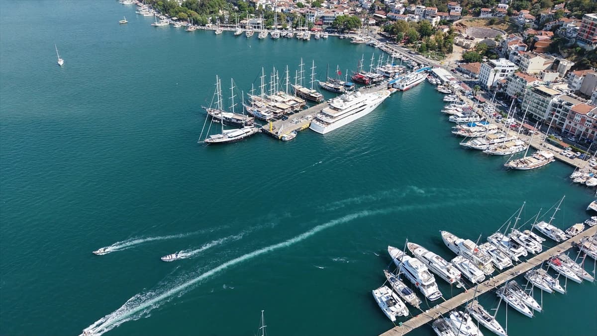 Suudi milyarderin yüzen sarayı Fethiye'de: 100 ton akaryakıt aldı