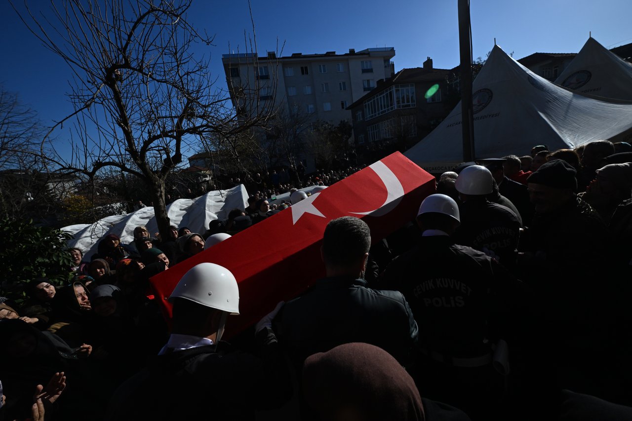Şehitler son yolculuklarına uğurlandı: Gözyaşları sel oldu