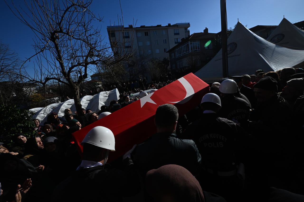 Şehitler son yolculuklarına uğurlandı: Gözyaşları sel oldu
