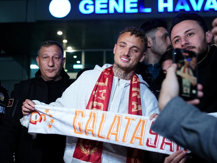 Galatasaray'ın yeni yıldızı Noa Lang İstanbul'da: Hollandalı kanat sağlık kontrolünden geçecek 