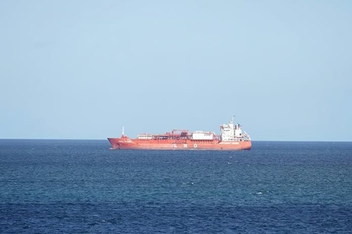 Hürmüz Boğazı kapanırsa petrolün varil fiyatı 90 dolara çıkabilir