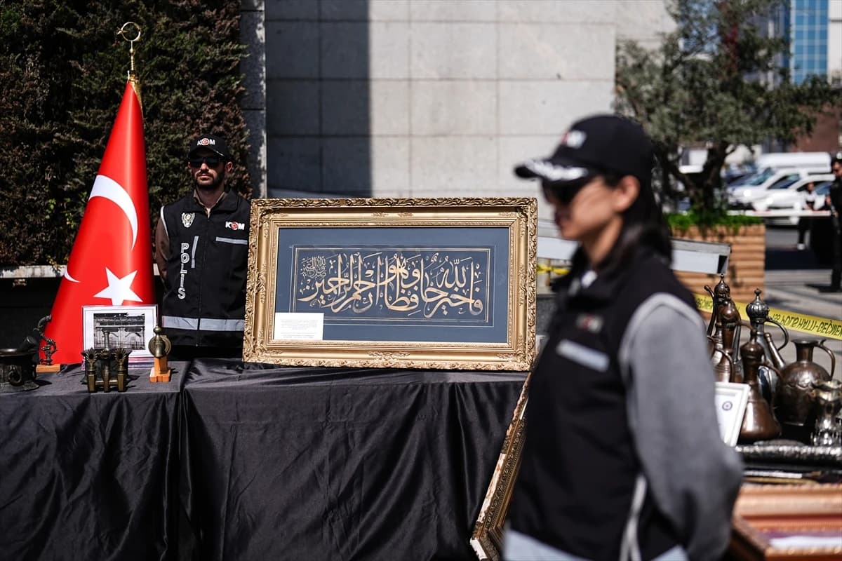 İstanbul'da tarihi eser kaçakçılarına ağır darbe: Yüzlerce obje ele geçirildi