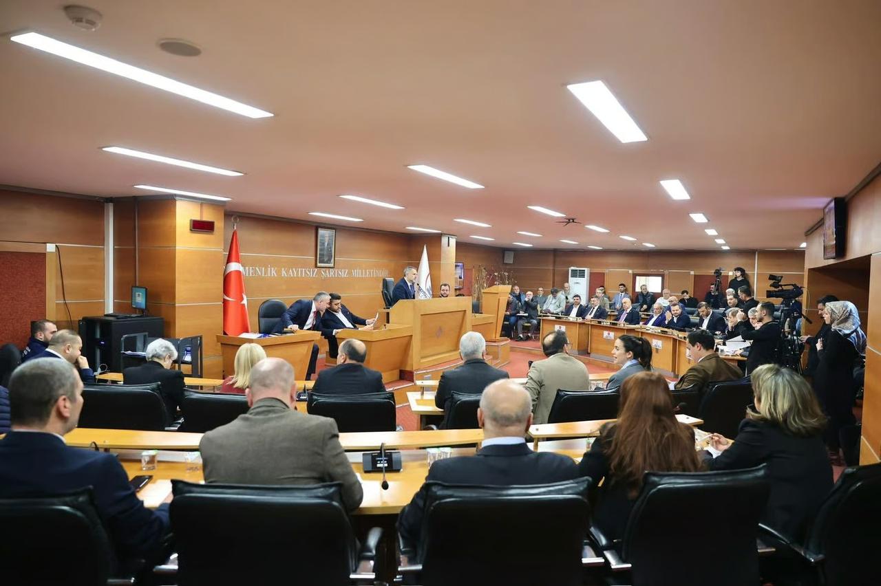 Bayrampaşa Belediye Meclisi'nde sürpriz istifa: CHP’li iki isim DSP’ye katıldı