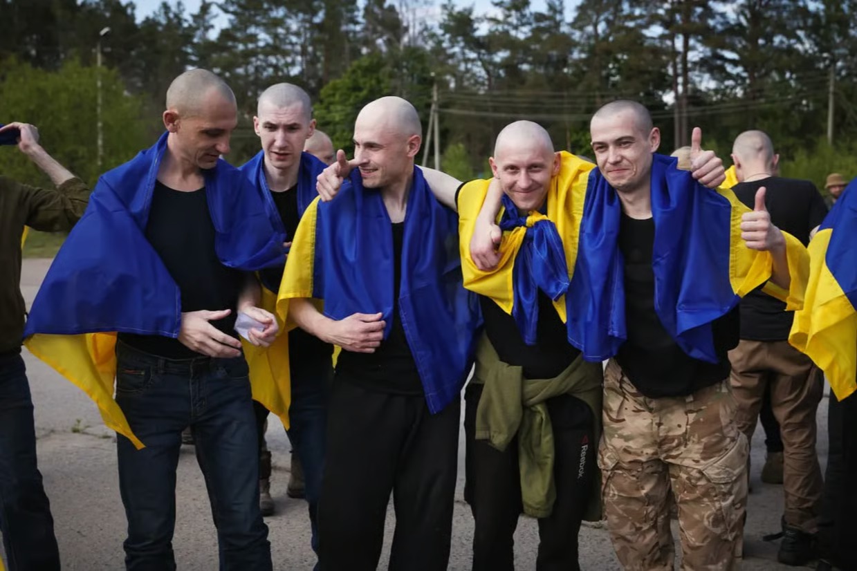 Ukraine, Russia Conduct Largest Prisoner Swap of the War