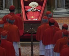 Papa Francis'in cenazesi diplomatik satranç tahtasına dönüyor