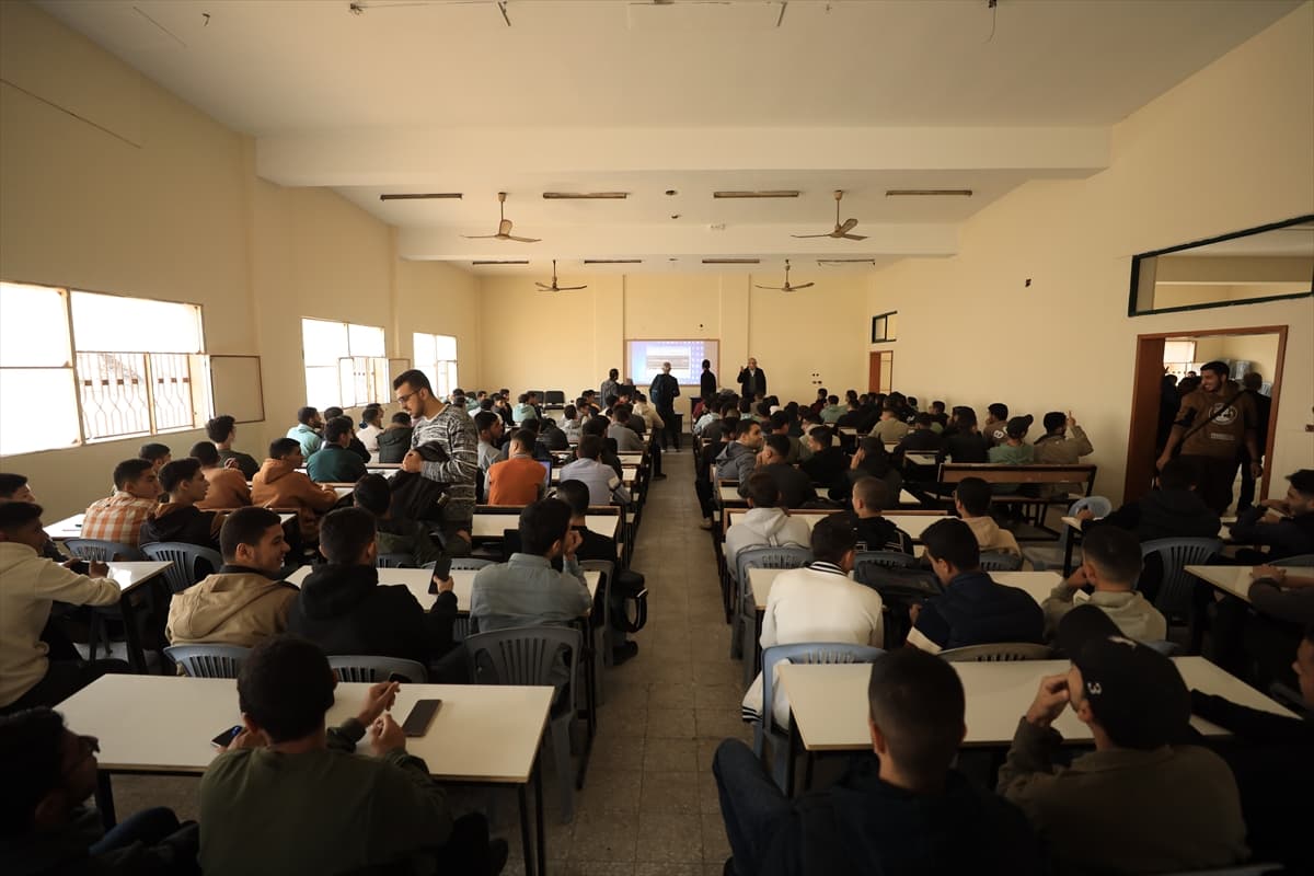 Gazze İslam Üniversitesi'nde yüz yüze öğretim başladı