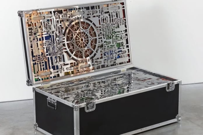 Bir sanatçı göçün duygusal ağırlığını nasıl şekillendiriyor: Görünmeyenlerin Bagajı