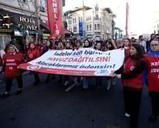 İzmir'de belediye işçilerinden ücretsiz izin ve sosyal hak eylemi devam ediyor