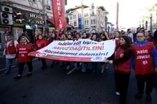 İzmir'de belediye işçilerinden ücretsiz izin ve sosyal hak eylemi devam ediyor