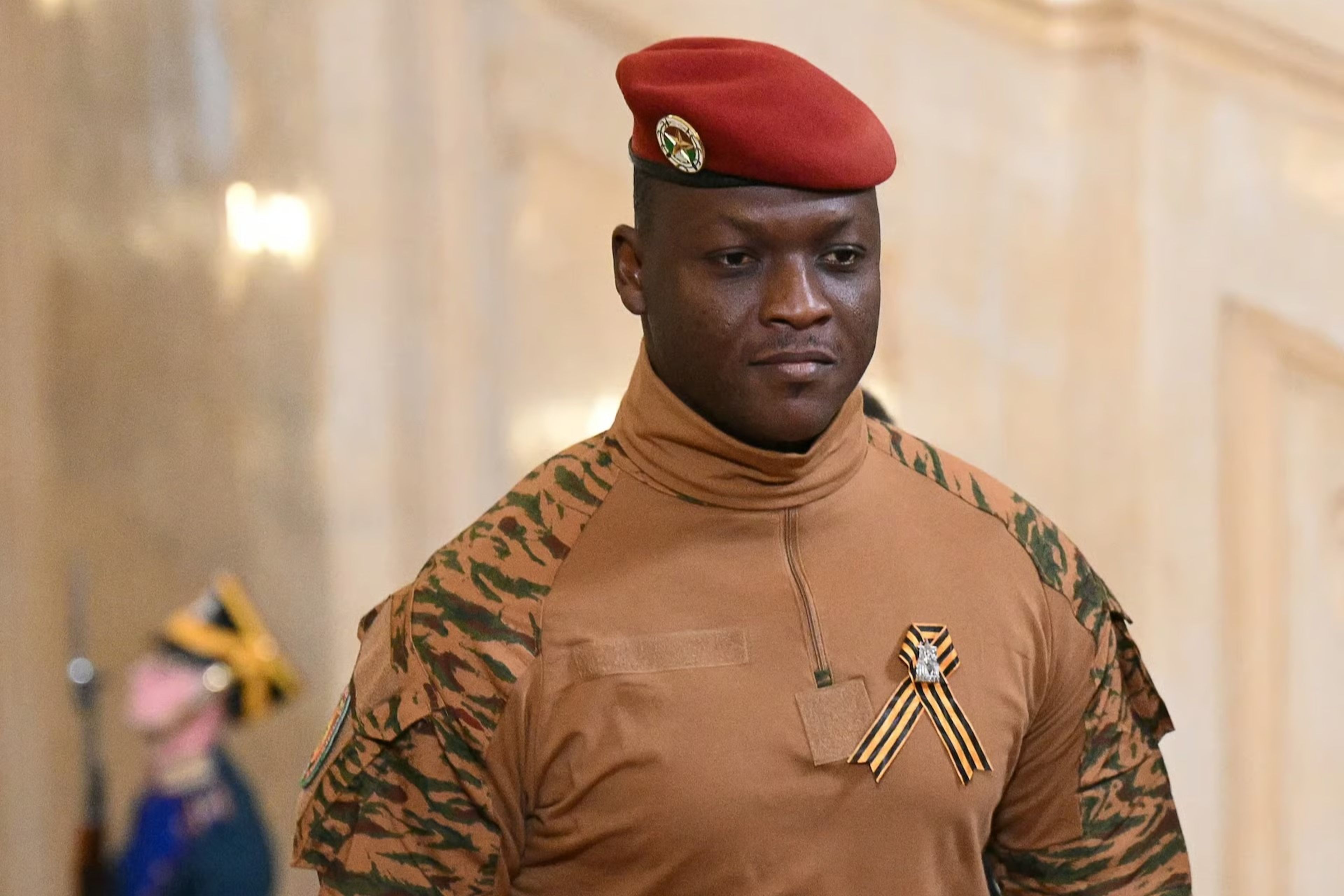 Burkina Faso lideri Traore'den demokrasi çıkışı