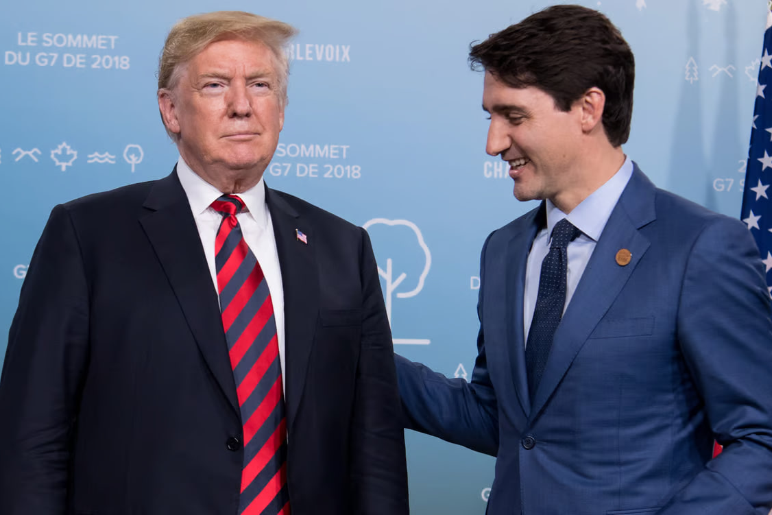Trump Kanada'ya uygulanacak ek gümrük vergilerini erteledi