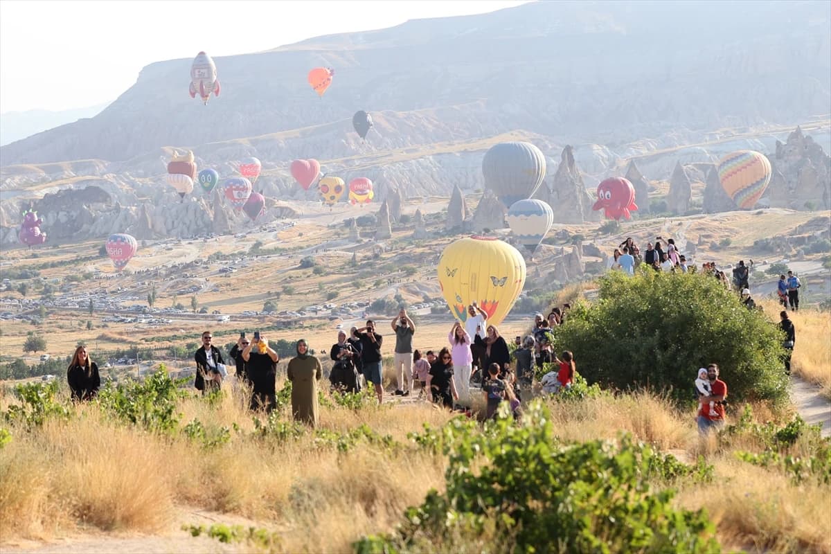 Balon festivali renkli anlara sahne oldu