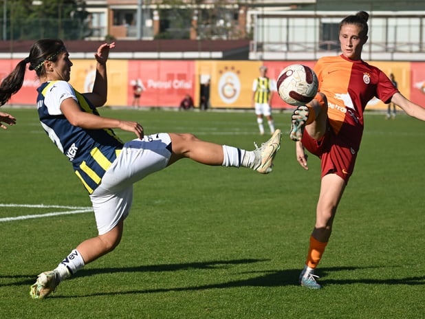 Kadınlar Süper Ligi'nde dev derbi: Fenerbahçe, lider Galatasaray'ı ağırlıyor