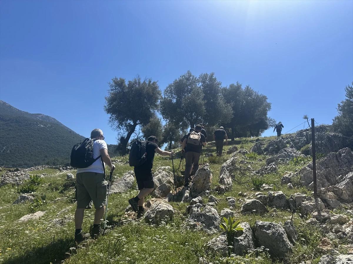 Likya yolu bahar tonlarında Akdeniz manzarası vadediyor